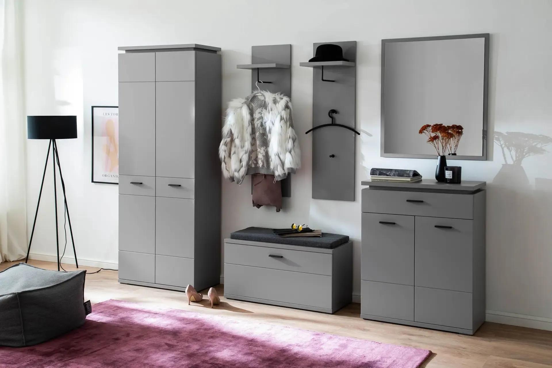 Garderobenmöbel-Set in elegantem Grau mit Hochschrank, Sitzbank, Spiegel und Wandpaneelen – modernes Design für einen stilvollen Eingangsbereich.
