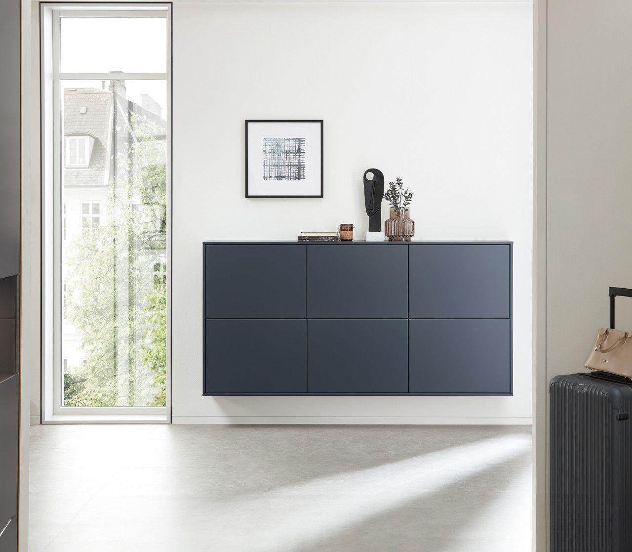 Modernes Garderobenset in Atlantikblau mit Spiegel, Hakenleiste und Schuhrost